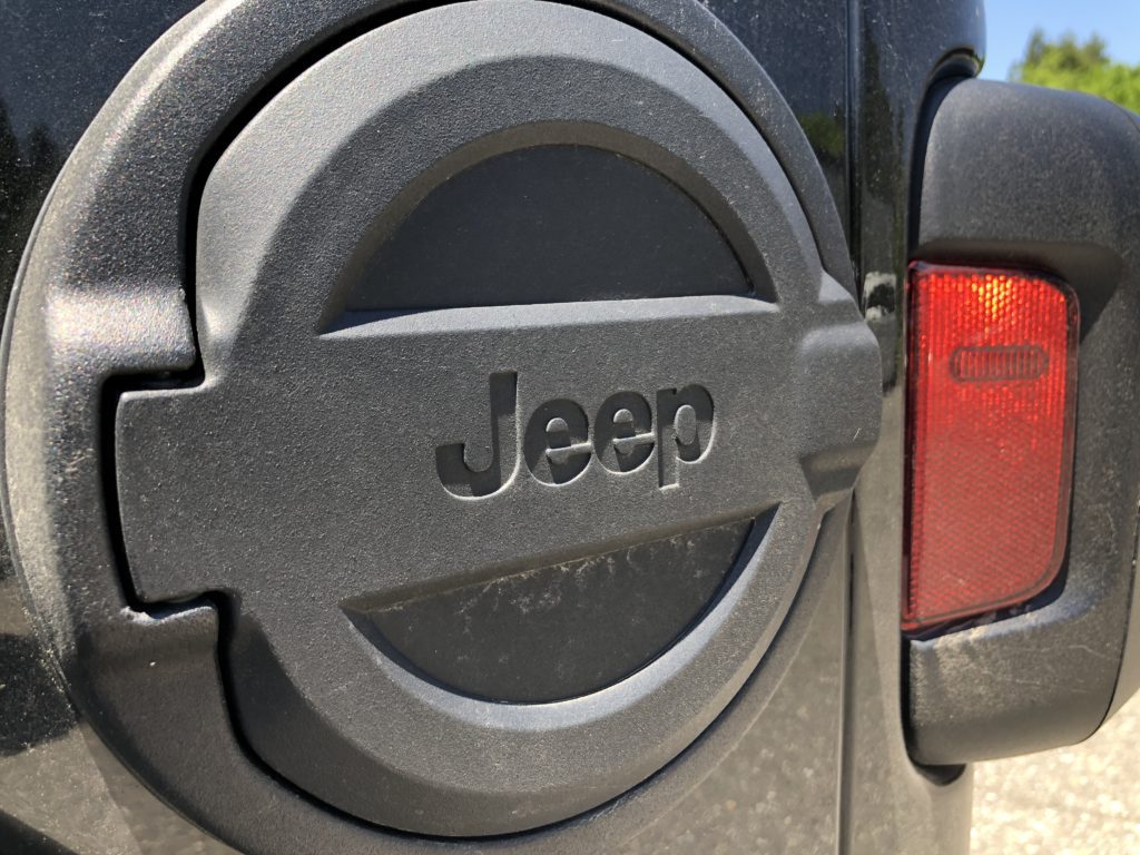 JEEP　JK　ラングラー　フューエルフィラードア　MOPAR純正 JEEP JK ラングラー フューエルフィラードア MOPAR純正 - メルカリ
